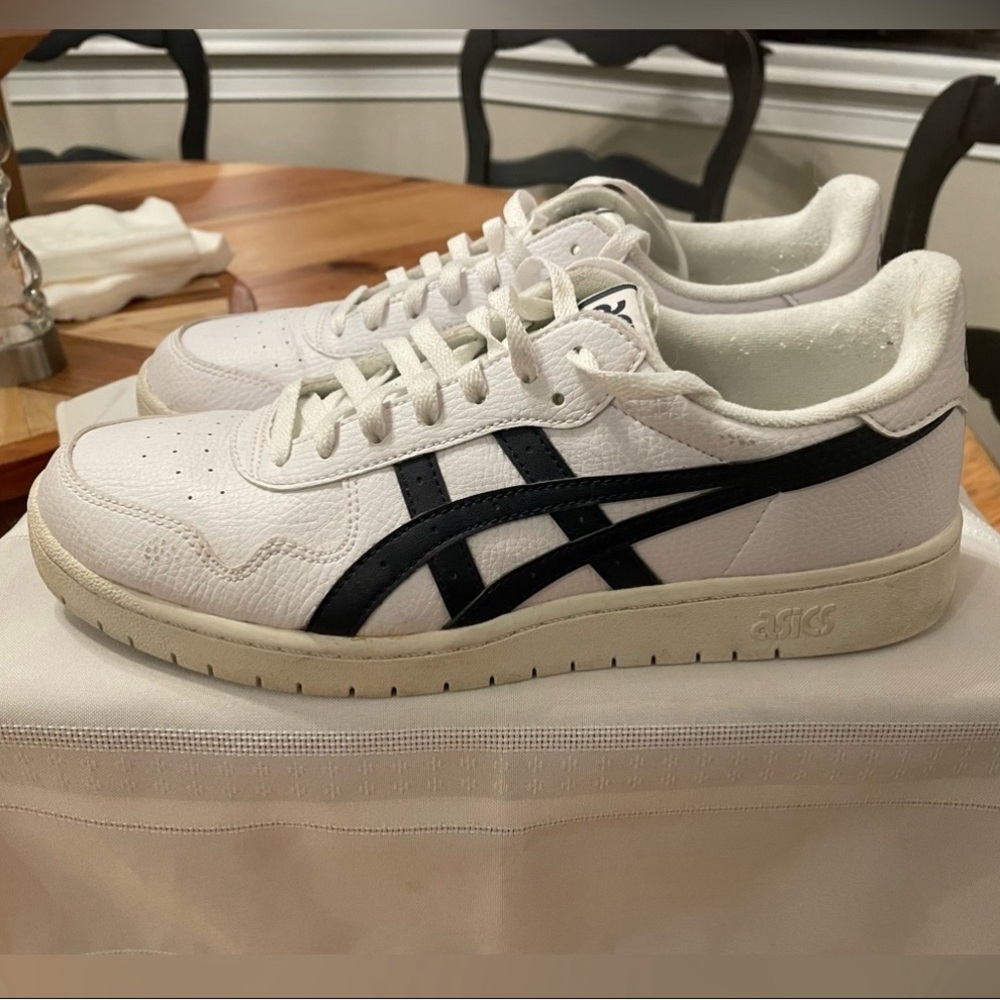 ASICS size 9.5. Hardly worn. Great condition.